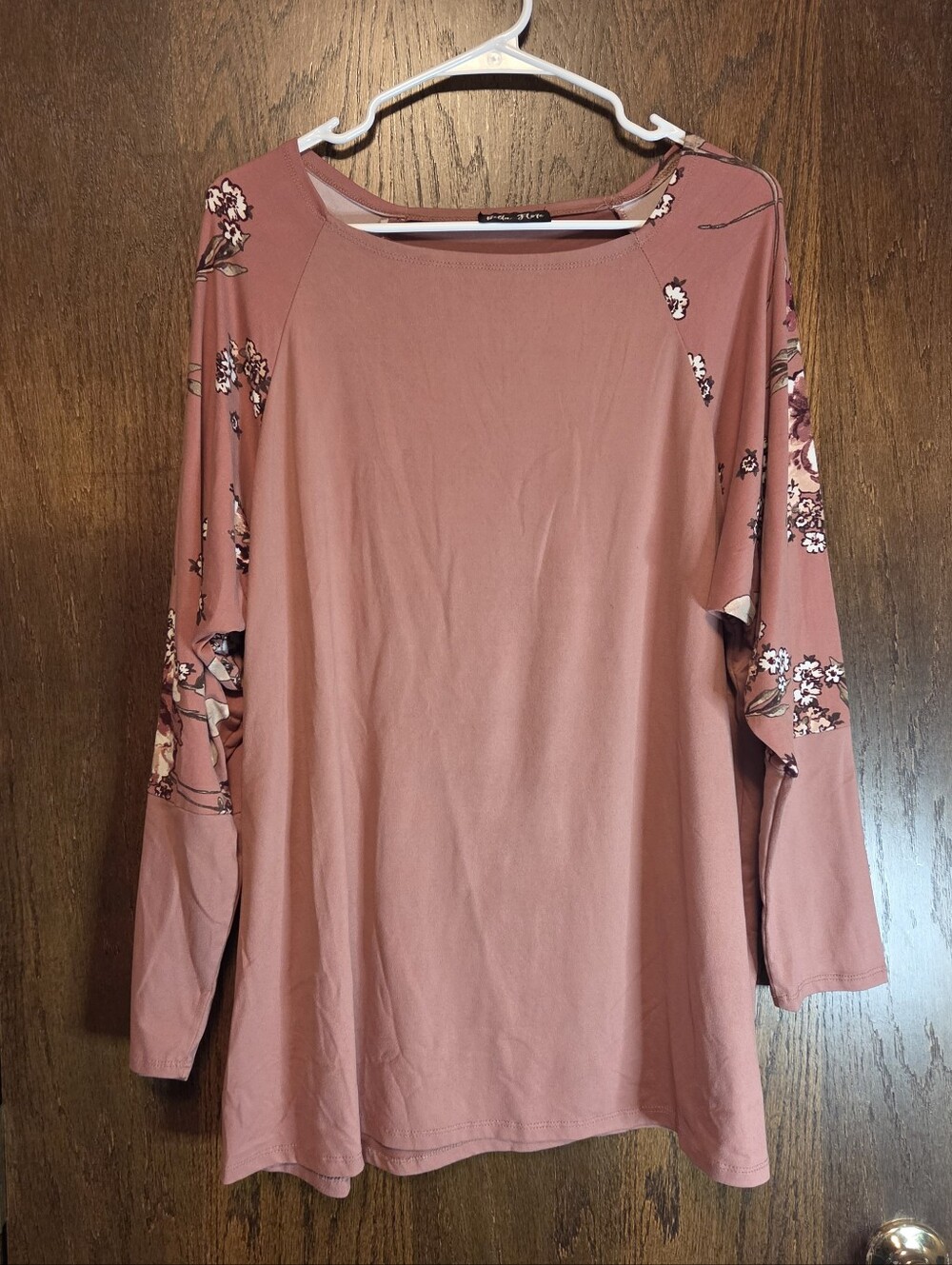 Bella Flore Women's Dusty Rose Floral Raglan Long Sleeve Top